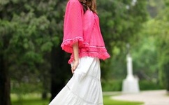 被两个男人舔吃我bb